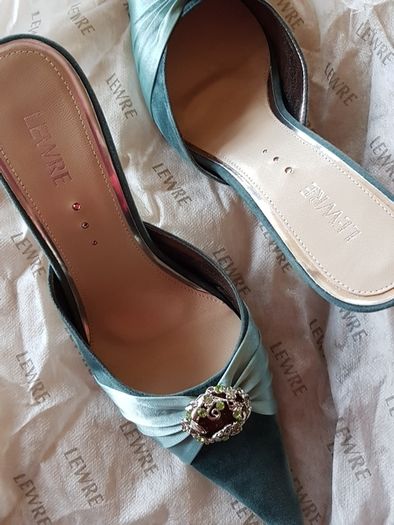 New shoes size 39