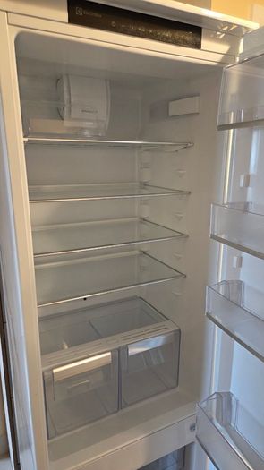 Electrolux Integrated 70/30 Frost Free Fridge Freezer