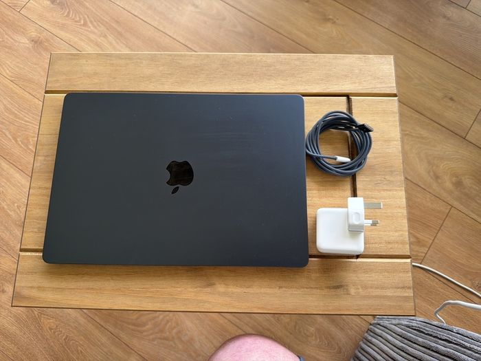 MacBook Air 15 inch Midnight Like New M4 chip