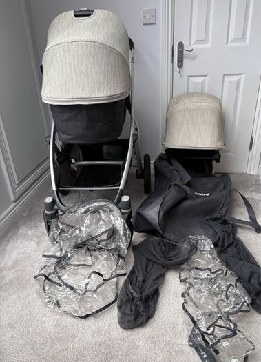 UPPAbaby Vista V2 Pushchair & Carrycot Bundle | Sierra plus mamas and papas footmuff