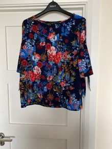Women's Navy and Floral Top