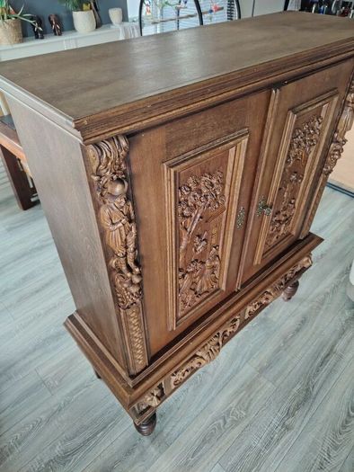 Beautiful antique oak cabinet