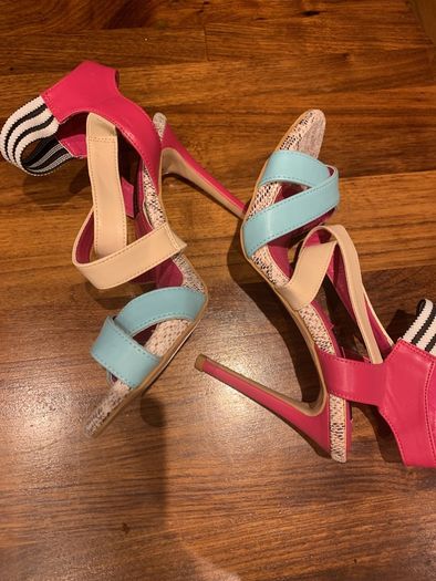 Stunning high heels size 5 brand new