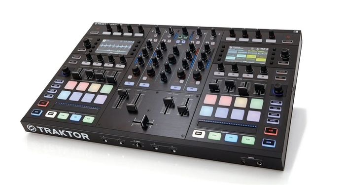 Traktor kontrol s8