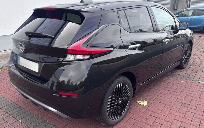2025 Nissan LEAF SV 62kWh Cold Pack - Only15,800km