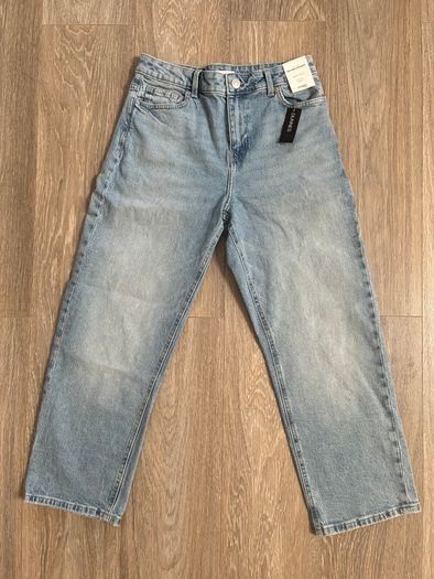 NEW Light Wash Blue Mid Rise Straight Leg: Size 10