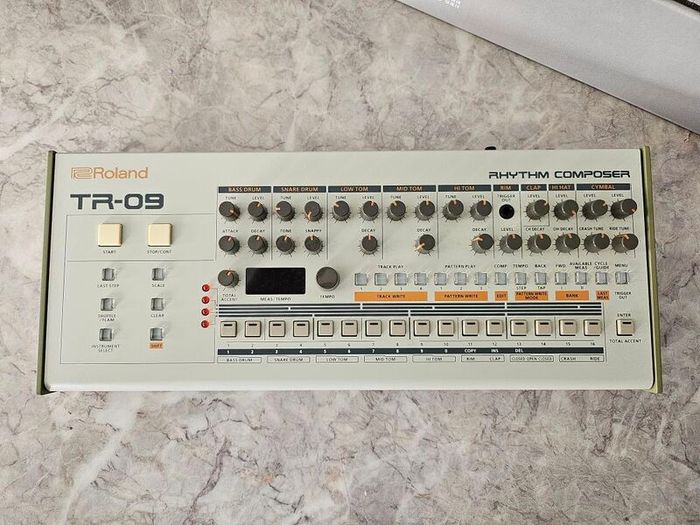 Roland TR-09 Rhythm Composer