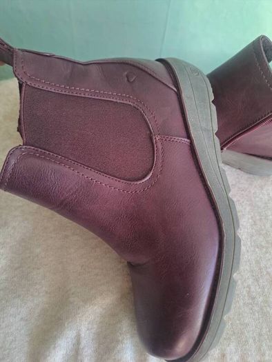 Heavenly Feet purple leather ankle boots