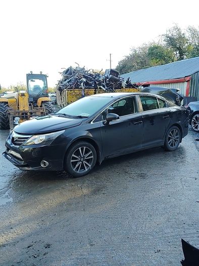 Breaking Toyota avensis 2014 2.0 diesel