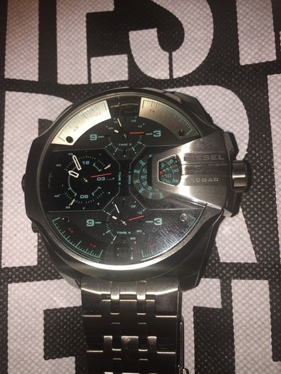 Diesel Uber Chief Gunmetal Watch broken