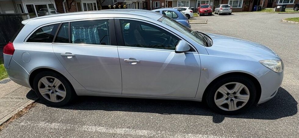 Opel insignia estate 2012 2.0D NCT 02/27 tax 12/26