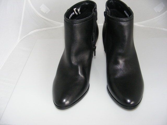 Brand new clarks ankle boots size 5