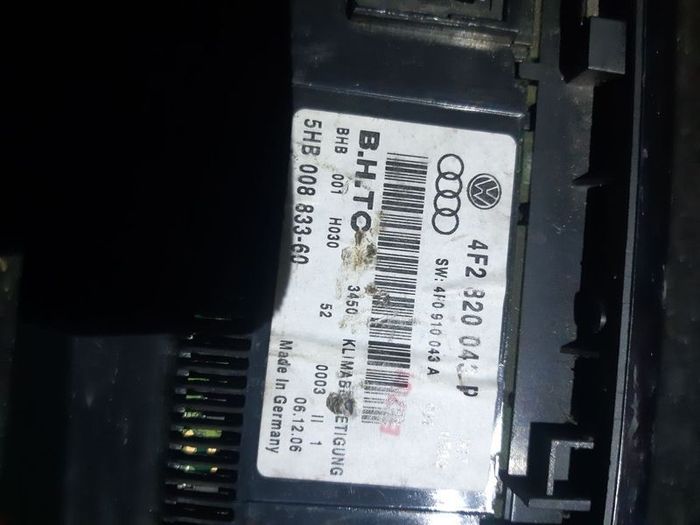 Audi A6 C6 Heater Control / Climate Control Unit 4F2 820 043 P / 4F2820043P