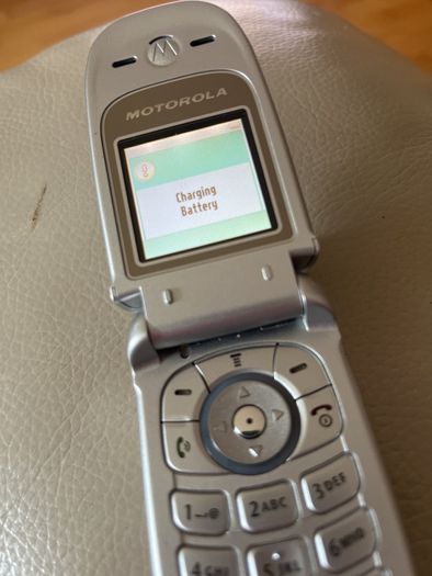 Motorola V220 Flip phone
