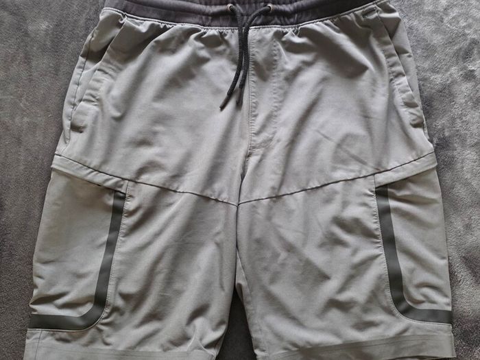 Under Armour UA Men's Cargo Shorts Large