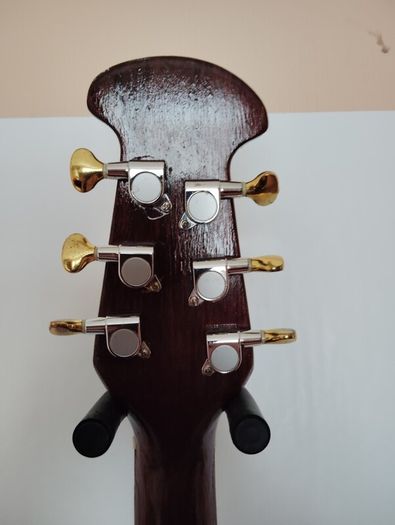 semi acoustic guitar