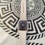 apple watch se 40mm Image 2