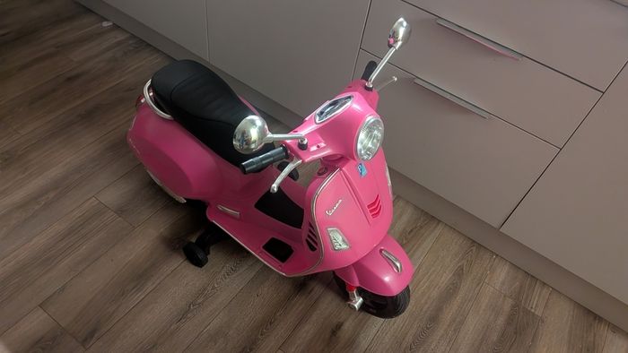 kids  pink vespa bike