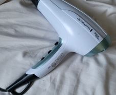 REMINGTON Shine Therapy hair dryer