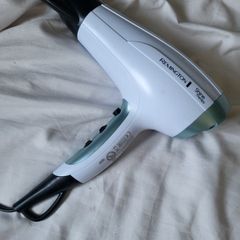REMINGTON Shine Therapy hair dryer