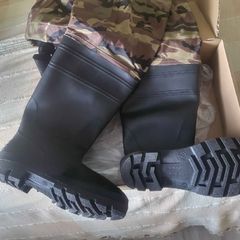Chest waders