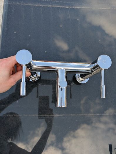 Bath mixer taps