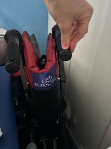 Manual folding wheelchair
