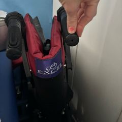 Manual folding wheelchair