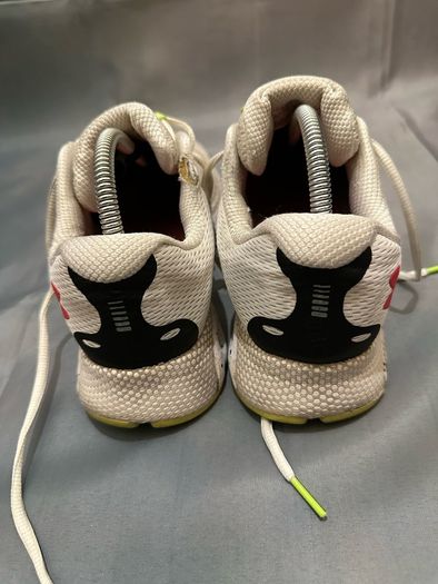 Under Armour runners