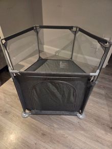 Babylo hexagon playpen safe and secure