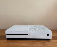 Xbox One S with wireless Turtle Beach Gaming Headset
