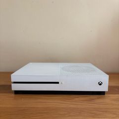 Xbox One S with wireless Turtle Beach Gaming Headset