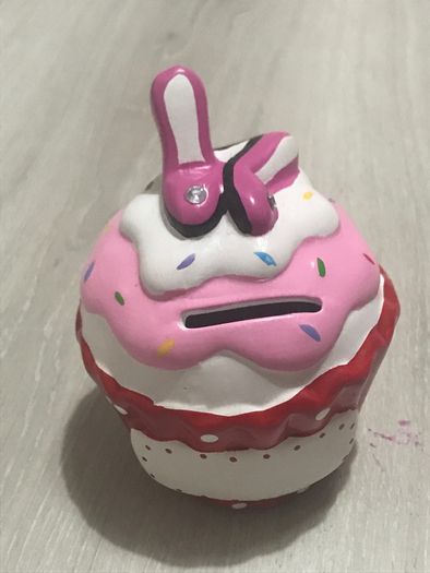 Brand new cupcake money bank