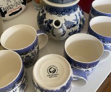 Churchill teapot and 6 mugs