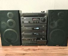 Full advert.  Aiwa stackable HIFI with 80 watt 3 way bass reflex speakers.