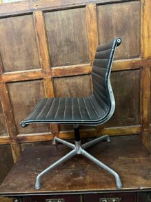 ICF Charles & Ray eammes EA117 office chair