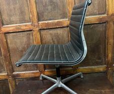 ICF Charles & Ray eammes EA117 office chair