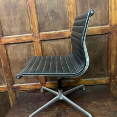 ICF Charles & Ray eammes EA117 office chair
