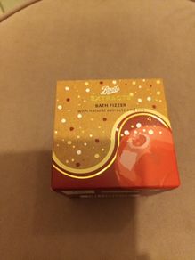 Boots bath fizzer with natural oils