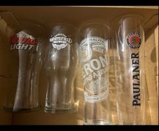 Bulmers Guinness tuborg coors whitefield Paulaner carling peroni Budweiser krombacher smithwicks Heineken jameson beer pint Glasses