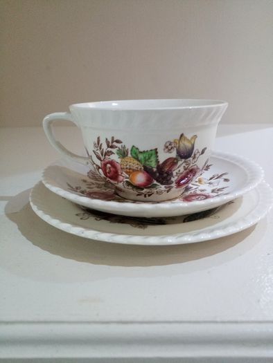 Vintage Tea Trio / Set Windsor Ware Johnson Brothers, Garden Bouquet