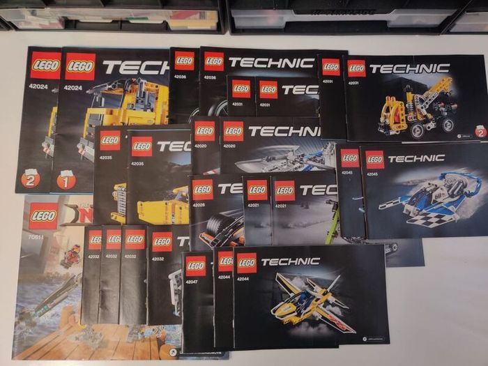 Lego Instruction Books in very good condition. Technic, City, Ninjago