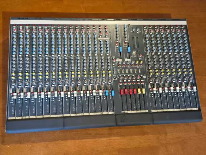 Allen & Heath GL2200 24-Channel Mixer in Flight Case
