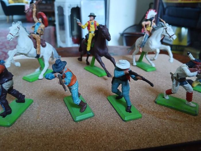 Britains Deetail Cowboys and Indians,vintage