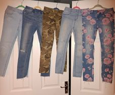 Bundle of 5 pairs of skinny jeans, excellent condition, size 8-9 yo