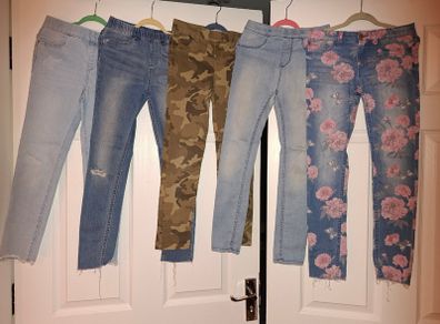 Bundle of 5 pairs of skinny jeans, excellent condition, size 8-9 yo