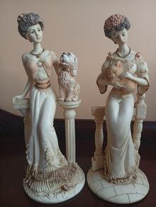 Vintage pair of figurines