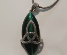 SolvarTrinity knot necklace