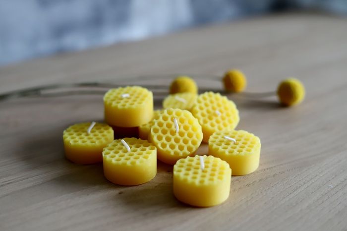 Honeycomb style candles... Pure beeswax. Natural candles
