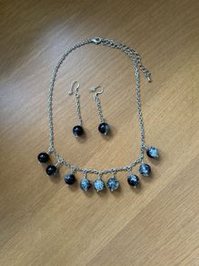 Crackle black and crystal clear beaded necklace and earnings set